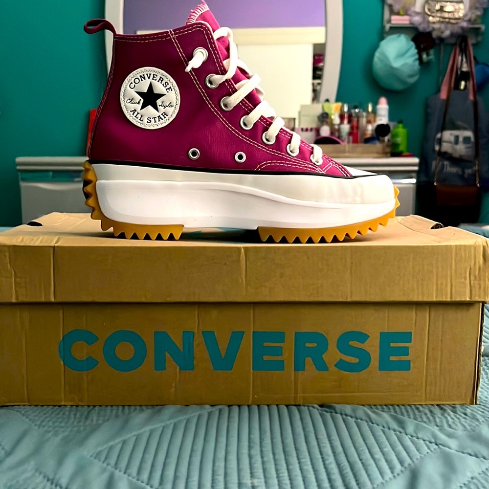 Unisex converse run star hike high top size 6.5. Color midnight hibiscus